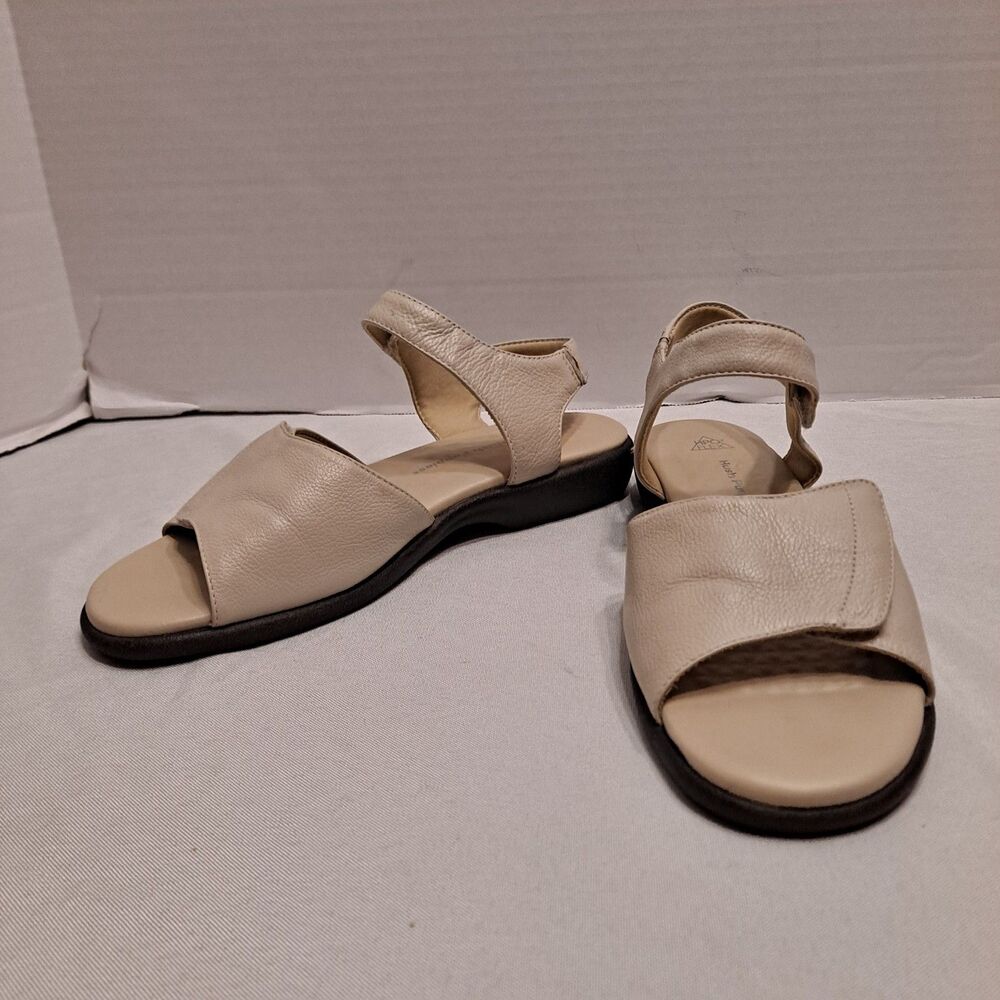 Hush Puppies Women's Resort Sandals Size 7.5M  Beige Leather Hook & Loop Flats